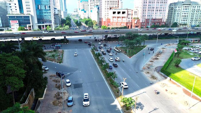 Khu vực nút giao Dương Đình Nghệ – Mễ Trì, kết nối với đường Phạm Hùng và Vành đai 3 trên cao, đang được chuẩn bị mặt bằng để triển khai dự án hầm chui.
