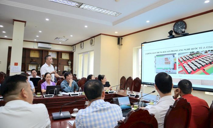 Phòng Phát triển Nông thôn (Sở Nông nghiệp và Môi trường) báo cáo công tác chuẩn bị tại hội nghị. Ảnh: NM