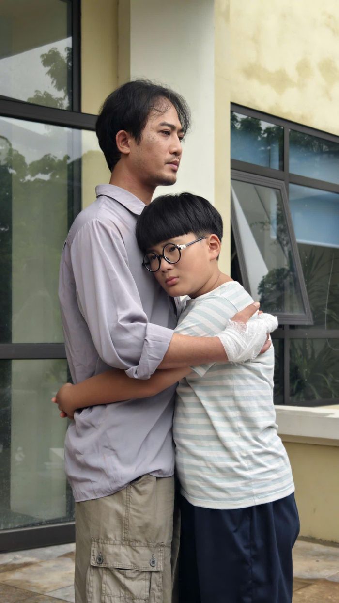 Minh Xíu và hình ảnh xúc động khi gia đình lâm vào cảnh chia ly. Ảnh VTV