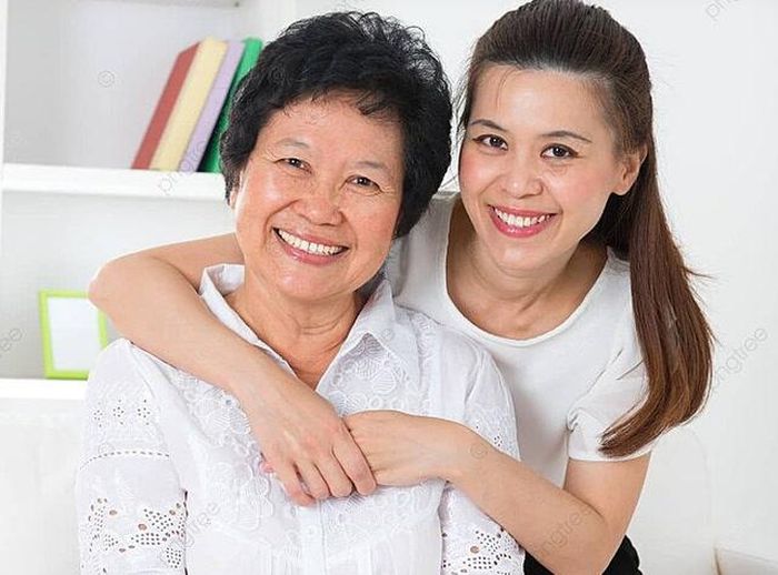 Càng trải nghiệm đời, con cang thương Mẹ. Ảnh internet. 