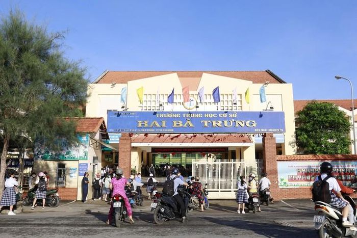 Học sinh Trường THCS Hai Bà Trưng vẫn học bình thường tại trường. Ảnh: P.Thương.