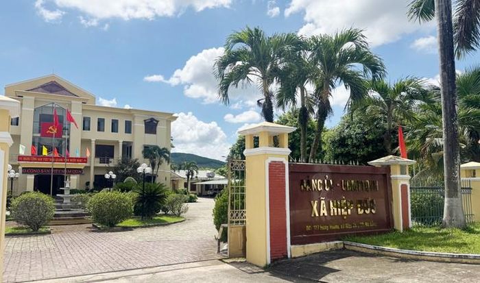 Khu vực sân Đảng uỷ xã Hiệp Đức hiện tại. Ảnh: Bích Vân