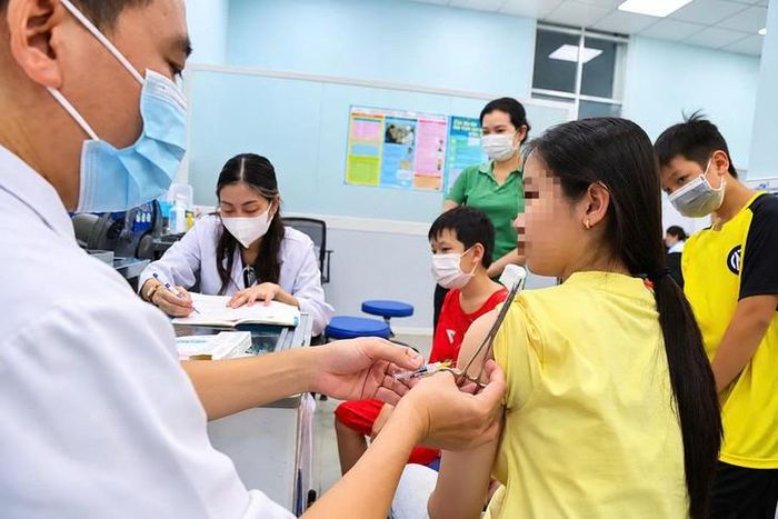 Trẻ tiêm vaccine não mô cầu tại Viện Pasteur TPHCM. Ảnh: P.Thương.