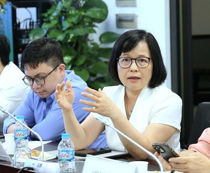 Các chuyên gia trong nước và quốc tế đến từ Tây Ban Nha thảo luận.  Ảnh: Trần Minh