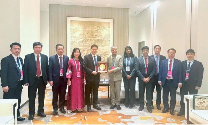 Thứ trưởng Thường trực Vũ Mạnh Hà gặp và làm việc với Quốc vụ khanh, ông Vaidya Rajesh Kotecha Bộ AYUSH Ấn Độ.