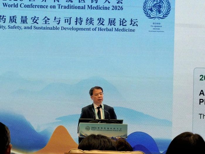 Giám đốc Học viện Y Dược học cổ truyền Việt Nam Nguyễn Quốc Huy báo cáo khoa học tại Đại hội y dược cổ truyền thế giới năm 2026. Ảnh; PV