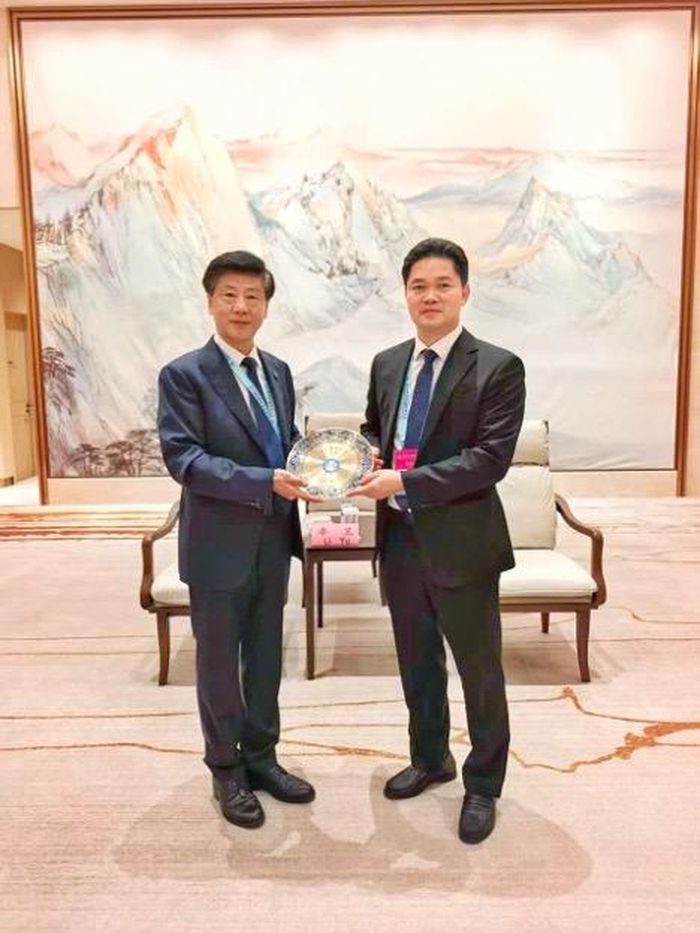 Thứ trưởng Thường trực Vũ Mạnh Hà gặp và làm việc với ông Lý Dục, Phó Chủ tịch Liên hiệp Hội Y học cổ truyền thế giới. Ảnh: PV