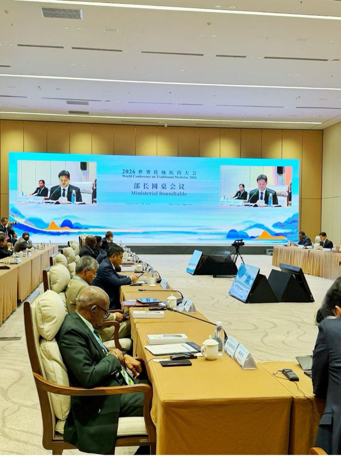 Thứ trưởng Thường trực Vũ Manh Hà phát biểu trong tọa đàm cấp Bộ trưởng tại Đại hội y dược cổ truyền thế giới năm 2026.