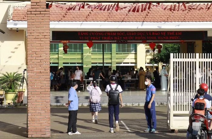 Hiện tại, hoạt động dạy và học ở trường THCS Hai Bà Trưng vẫn diễn ra bình thường. Ảnh: TPO.