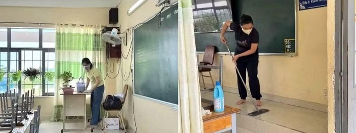 Trường THCS Hai Bà Trưng được tổng vệ sinh, khử khuẩn ngày 17/10. Ảnh: Sở Y tế TPHCM cung cấp, TPO.