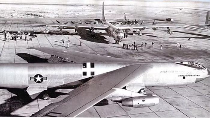 B-36 là oanh tạc cơ cuối cùng của Mỹ sử dụng hệ thống nhiều tháp pháo để tự bảo vệ trước tiêm kích.