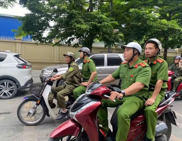 Công an phường Bạch Mai (Hà Nội) tuần tra khép kín 24/24h để giải quyết “điểm nghẽn” trật tự đô thị