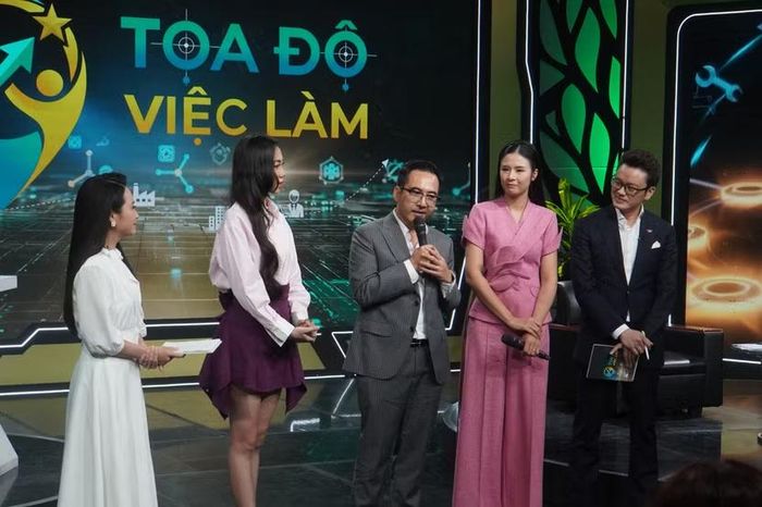 Đạo diễn Hoàng Công Cường và Hoa hậu Ngọc Hân là hai khách mời của chương trình