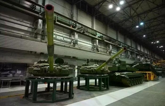 Xe tăng của UVZ đã được xuất khẩu sang hàng chục quốc gia, từ Algeria, Ai Cập cho đến Uganda và Turkmenistan, chúng còn đang phục vụ tại Iraq, Syria cũng như Azerbaijan. Khách hàng nổi bật nhất là Ấn Độ khi họ đang vận hành khoảng 1.000 chiếc T-72M1 và T-90S.