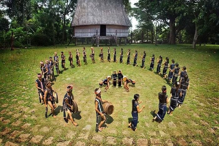 Trong khuôn khổ chuỗi sự kiện, Festival cồng chiêng - Tuần lễ Hoa Dã quỳ - Núi lửa Chư Đang Ya năm 2026 diễn ra từ ngày 30/10 - 08/12 sẽ tập trung giới thiệu, quảng bá bản sắc văn hóa của tỉnh, không gian văn hóa cồng chiêng, văn hóa truyền thống của các cộng đồng dân tộc (Ảnh: Ngô Huy Tịnh)