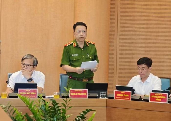 Thiếu tướng Nguyễn Hồng Ky, Phó Giám đốc CATP Hà Nội đã báo cáo kết quả, tiến độ thực hiện các nhiệm vụ chuyển đổi số tháng 10/2026.