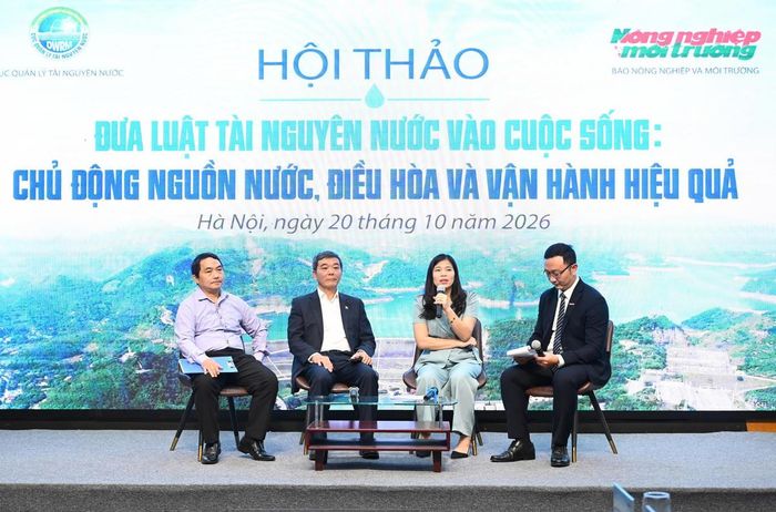 Các đại biểu tham dự phiên tọa đàm “Một nguồn nước - nhiều nhu cầu: Điều hòa và phân phối thế nào cho hiệu quả”. Ảnh: NN