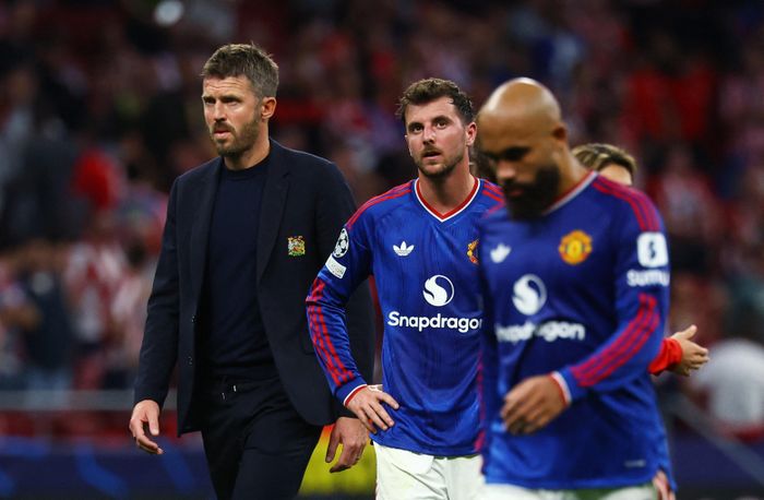 Michael Carrick chịu sức ép lớn sau chuỗi 6 trận không thắng của MU.