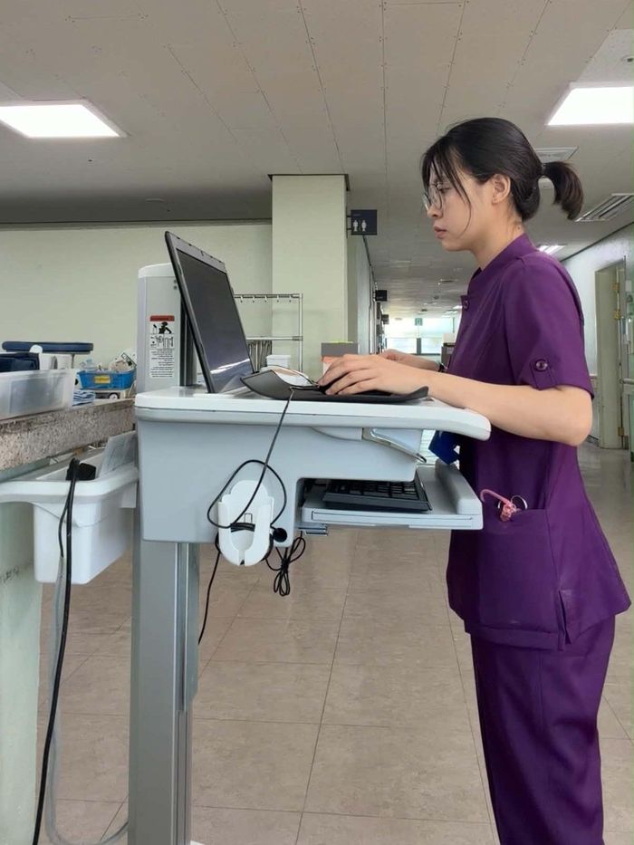 Hải Anh vượt qua 1.000 giờ thực tập lâm sàng trước khi làm việc chính thức.
