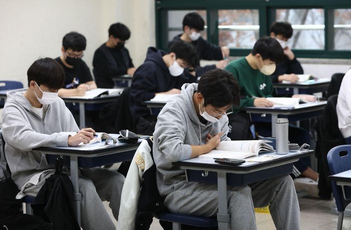 CSAT là kỳ thi lớn và khốc liệt bậc nhất tại Hàn Quốc. Ảnh: CNN. 