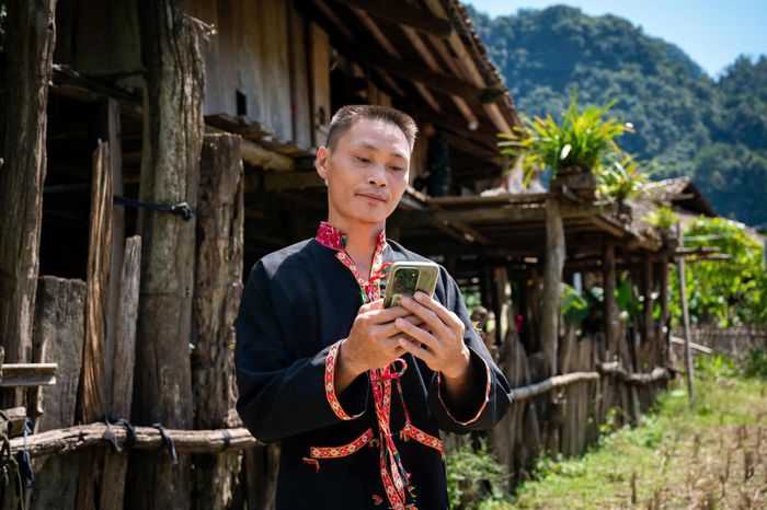  Sau 40 ngày từ khảo sát, thiết kế, vận chuyển đến lắp đặt, trạm 4G tại Lân Đặt chính thức đi vào hoạt động trước lễ Quốc khánh 2/9, mang kết nối đến 14 hộ dân sinh sống tại bản. Giờ đây, người dân xóm Lân Đặt có thể gọi điện cho người thân, sử dụng Internet mà không phải phụ thuộc vào việc vượt đèo tìm sóng. 