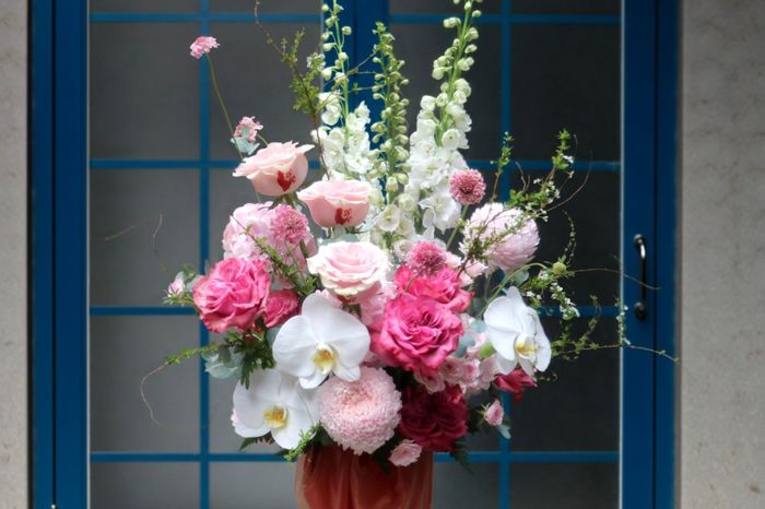  Khách hàng có thể kết hợp hoa hồng in chữ với các sản phẩm hoa khác. Ảnh: Flower box.