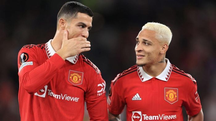  Ten Hag cáo buộc Ronaldo không đáp ứng yêu cầu thể lực và từng khuyên đồng đội giảm cường độ tập luyện tại MU. 