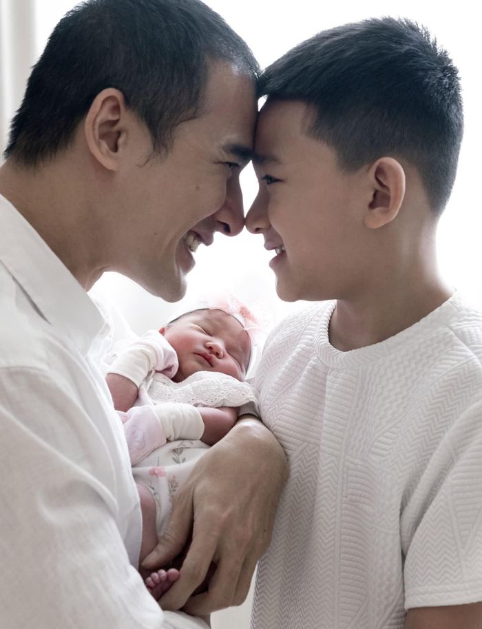 Diễn viên Lương Thế Thành cũng dành những "lời có cánh" gửi đến Thúy Diễm trong ngày lễ. Anh chúc những người phụ nữ bên cạnh luôn bình an, hạnh phúc và nhiều sức khỏe. 