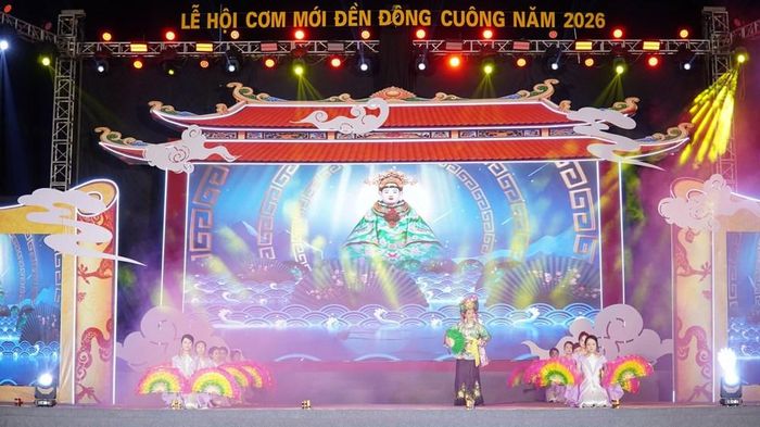 Các tiết mục văn nghệ được dàn dựng công phu, mang đậm bản sắc văn hóa dân tộc.