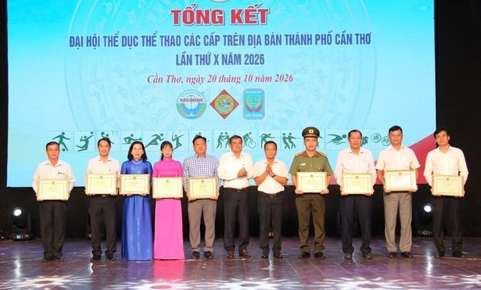 UBND TP. Cần Thơ tặng Bằng khen cho các tập thể tổ chức tốt Đại hội TDTT cấp thành phố