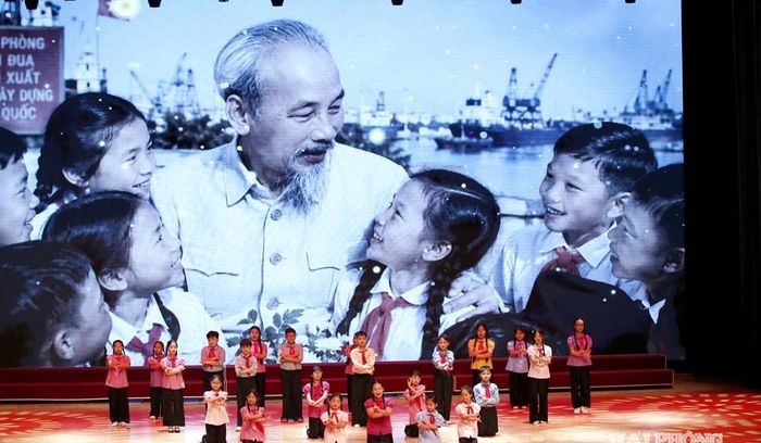 Chương trình kỉ niệm với nhiều tiết mục văn nghệ đặc sắc