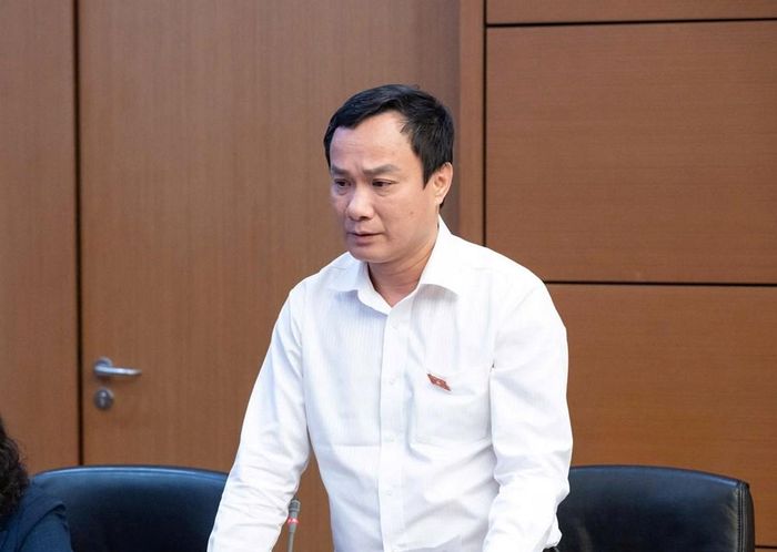 Phó Chủ nhiệm Ủy ban Văn hóa và Xã hội Triệu Thế Hùng phát biểu. Ảnh: Quốc hội