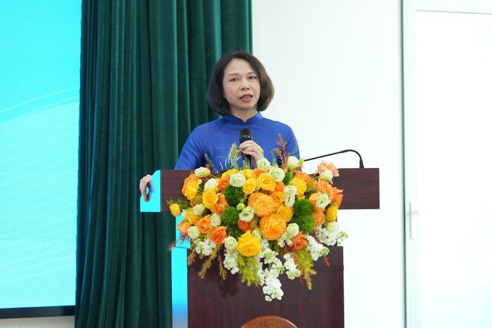 Bà Vũ Thu Hà, Phó Chủ tịch UBND TP. Hà Nội, phát biểu tại Lễ gắn biển công trình chào mừng 72 năm Ngày Giải phóng Thủ đô và khánh thành cơ sở 2 Bệnh viện Tim Hà Nội.