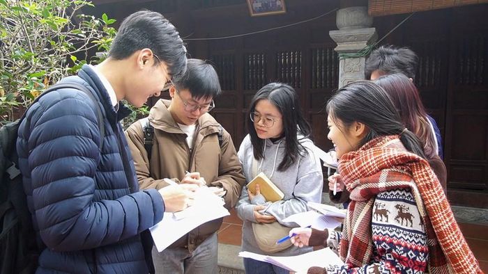 Gần 40 chuyên gia và khoảng 100 sinh viên đã khảo sát hơn 100 di tích tại Hà Nội trong suốt 1 năm.