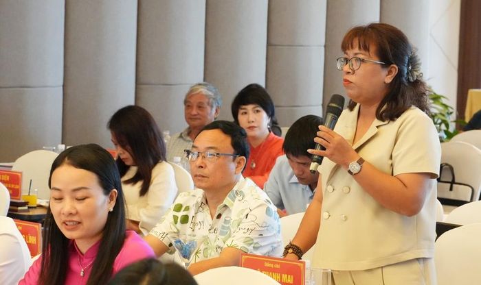 Đại diện các đơn vị, địa phương hoạt động trong lĩnh vực nhiếp ảnh tham luận tại hội nghị. Ảnh: Phan Sáu - TTXVN