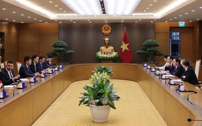 Ngoài việc nghiên cứu thành lập cơ sở tại Hà Nội, Phó Thủ tướng đề nghị nhà trường cùng các đối tác tiếp tục nghiên cứu, mở rộng phạm vi hợp tác học thuật với Việt Nam - Ảnh: chinhphu.vn/Thu Sa