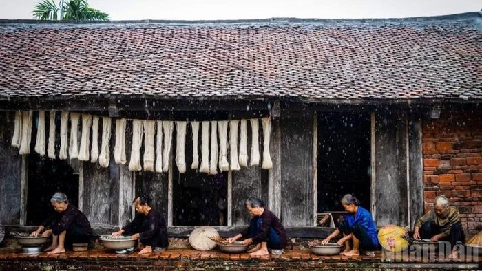 Những nữ nghệ nhân cao tuổi của làng nghề Lụa Đũi Nam Cao, Hưng Yên.
