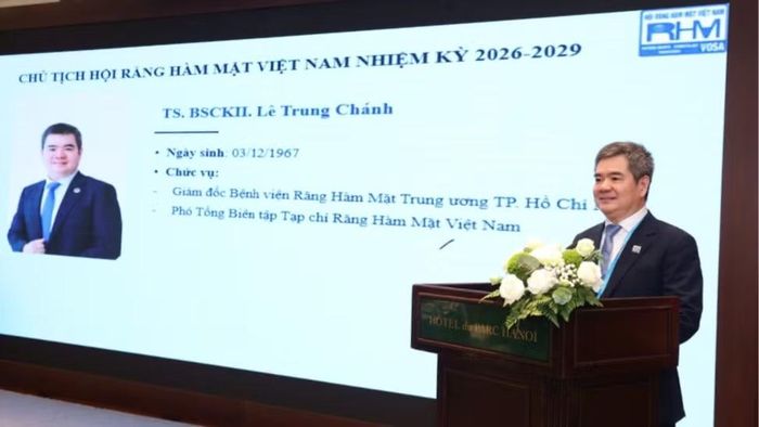 Chủ tịch Hội Răng Hàm Mặt Việt Nam Lê Trung Chánh phát biểu nhận nhiệm vụ. (Ảnh: CTV)