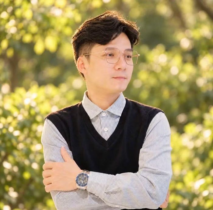 Đạo diễn Philip Phạm thể hiện MV theo một hành trình khơi gợi nguồn cảm hứng. (Ảnh: HAA)