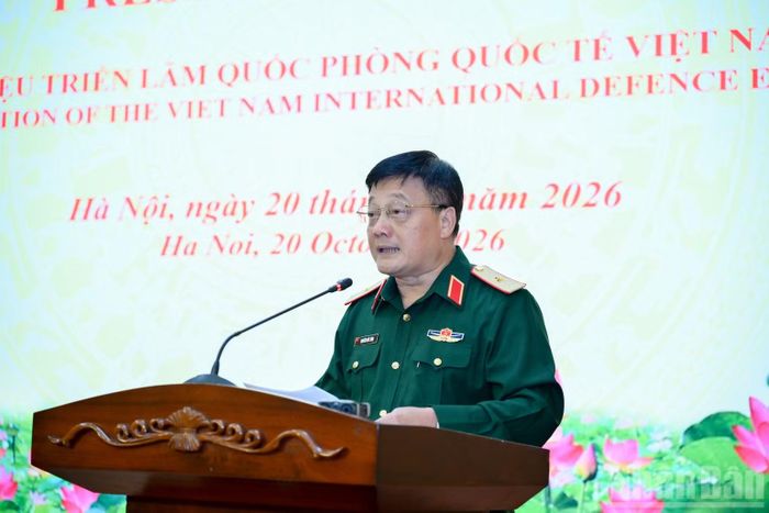 Thiếu tướng Nguyễn Đức Tăng, Phó Chính ủy Tổng Cục Công nghiệp quốc phòng thông tin tại họp báo. (Ảnh: THẾ ĐẠI)