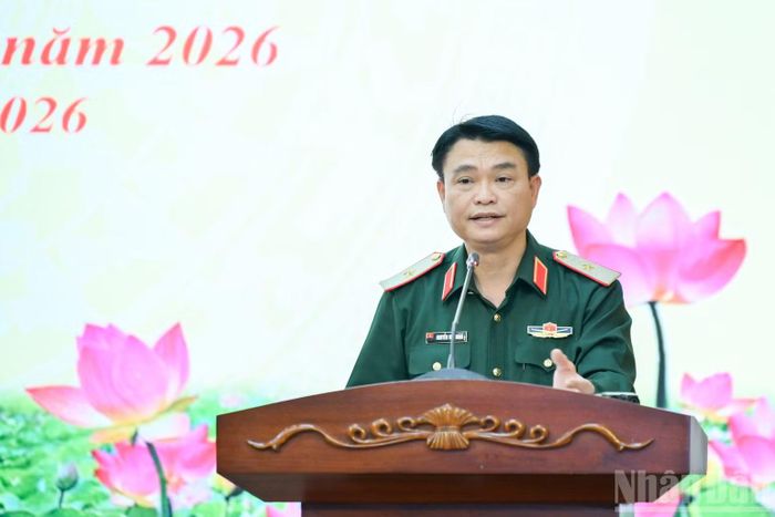 Thiếu tướng Nguyễn Duy Minh, Phó Cục trưởng Cục Đối ngoại, Bộ Quốc Phòng thông tin tại họp báo. (Ảnh: THẾ ĐẠI)