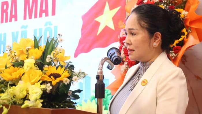 Bà Phan Thị Mỹ Yến, Chủ tịch Trung tâm Nghiên cứu phát triển thương hiệu Việt phát biểu tại buổi lễ. (Ảnh: VƯƠNG LÊ)