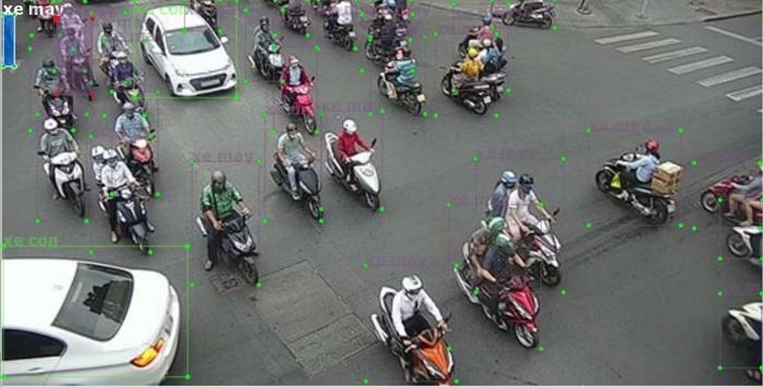 Hình ảnh tại trung tâm quản lý giao thông thu được từ camera AI ghi lại giao thông trên 1 tuyến đường.