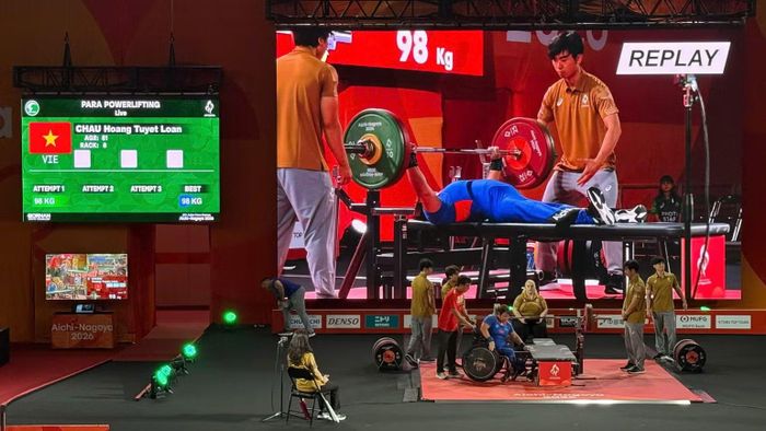 Tuyết Loan xếp thứ tư hạng cân 55kg nữ với mức tạ 108kg. (Ảnh: HOÀI THU)