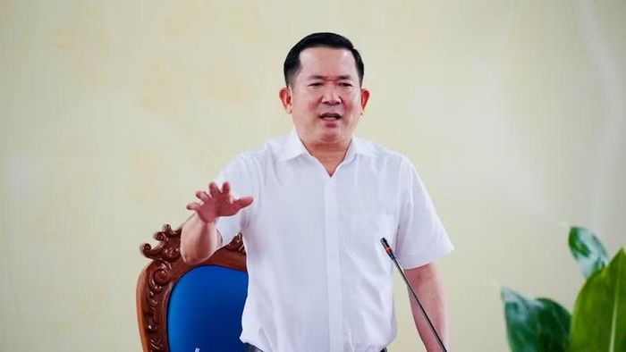 Đồng chí Đinh Văn Nơi, Phó Bí thư Tỉnh ủy An Giang, Bí thư Đảng ủy đặc khu Phú Quốc chỉ đạo tại cuộc họp, ngày 19/10. (Ảnh: HOÀNG DUNG)