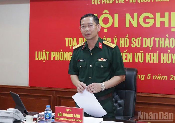 Đại tá Bùi Hoàng Anh phát biểu kết luận Hội nghị tọa đàm góp ý dự thảo Hồ sơ Dự án Luật Phòng, chống phổ biến vũ khí hủy diệt hàng loạt, tháng 5/2026.