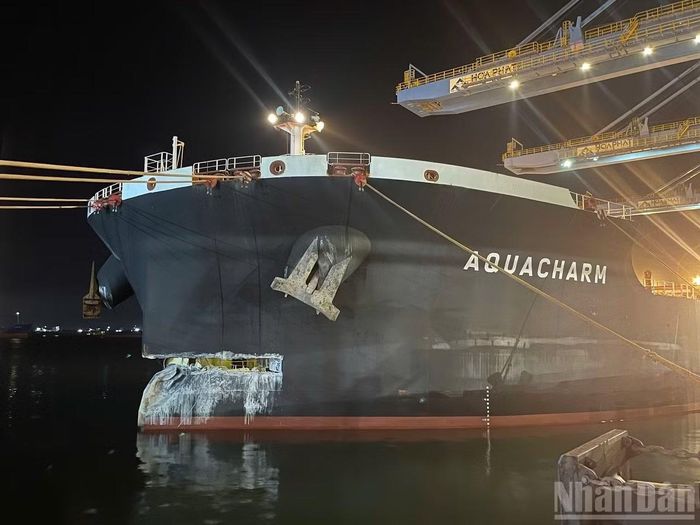 Tàu Aquacharm vận chuyển gần 170.600 tấn quặng sắt.