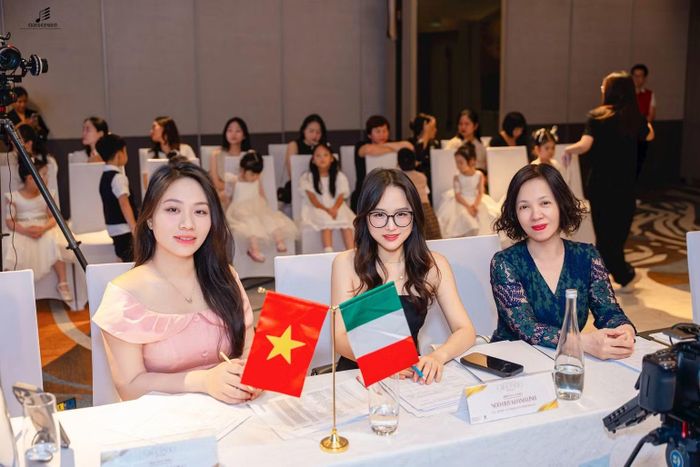 Nghệ sĩ Mỹ Dung (bên trái) tại sự kiện Liên hoan Âm nhạc quốc tế Crescendo 2026. (Ảnh: Nhân vật cung cấp)