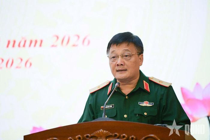 Thiếu tướng Nguyễn Đức Tăng giới thiệu một số điểm mới nổi bật tại triển lãm năm nay.