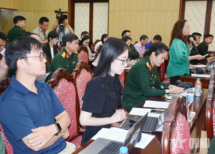 Nhiều phóng viên báo chí trong nước và quốc tế tham dự họp báo.